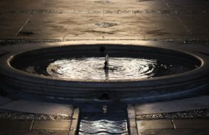 Fountain with water | Cheap massages Granada