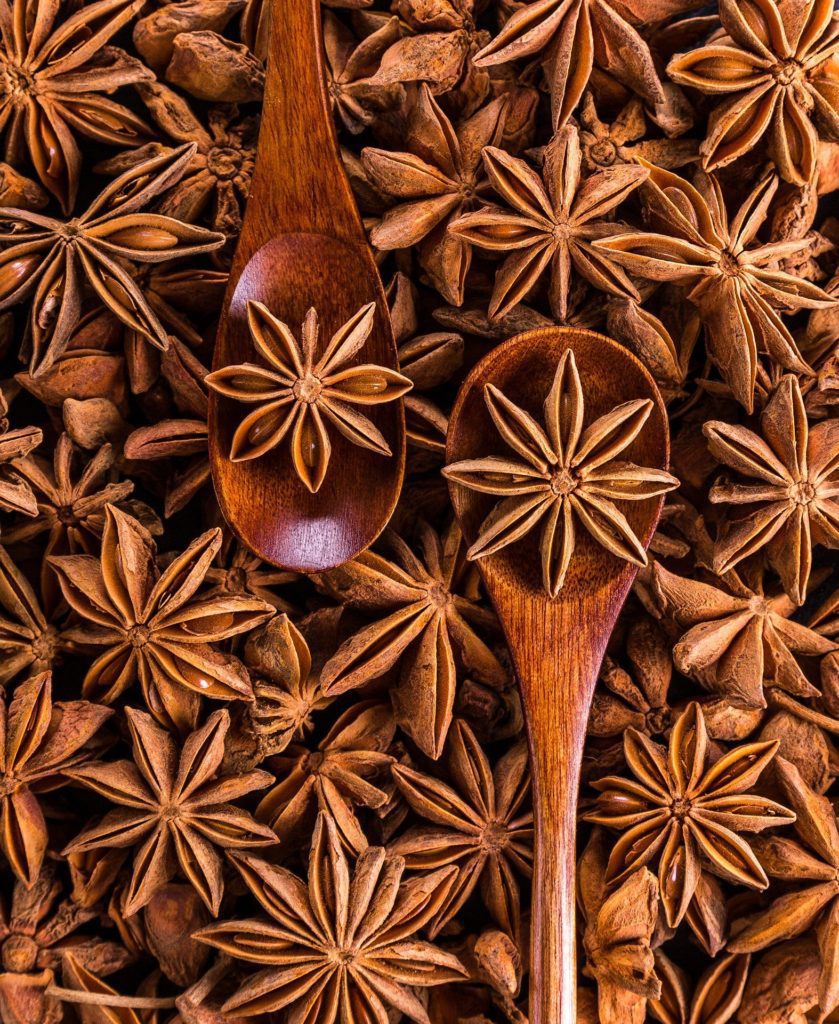 A couple of spoons with star anise | Couples massage in Granada