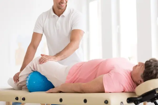 Chiromassage for the elderly: what to consider